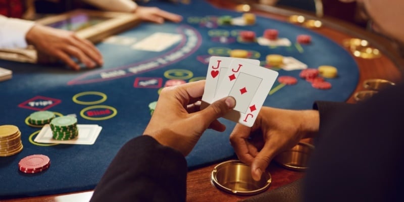 What makes poker an online casino favorite?