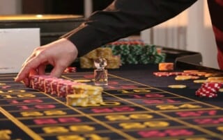 Casino-Dealer und Croupier